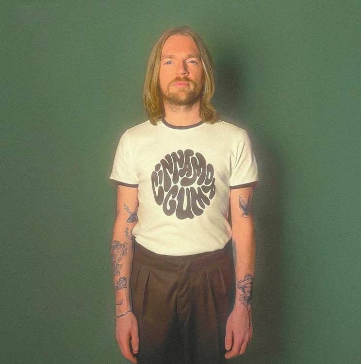 Cinnamon Gum – Retro Soul Tee